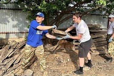 Молодежь помогает Орску восстановиться 